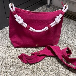 Lululemon shoulder scrunch bag
